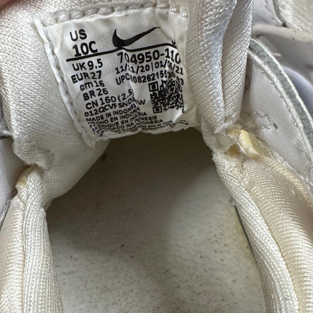 Nike huaraches Kids White and Tan Sneakers 10C